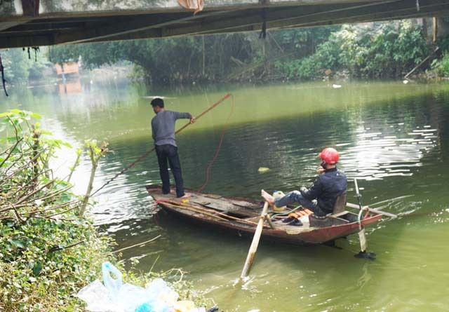 Người[-]thả[-]cá,[-]người[-]chờ[-]sẵn...[-]chích[-]điện[-]vợt[-]cá!